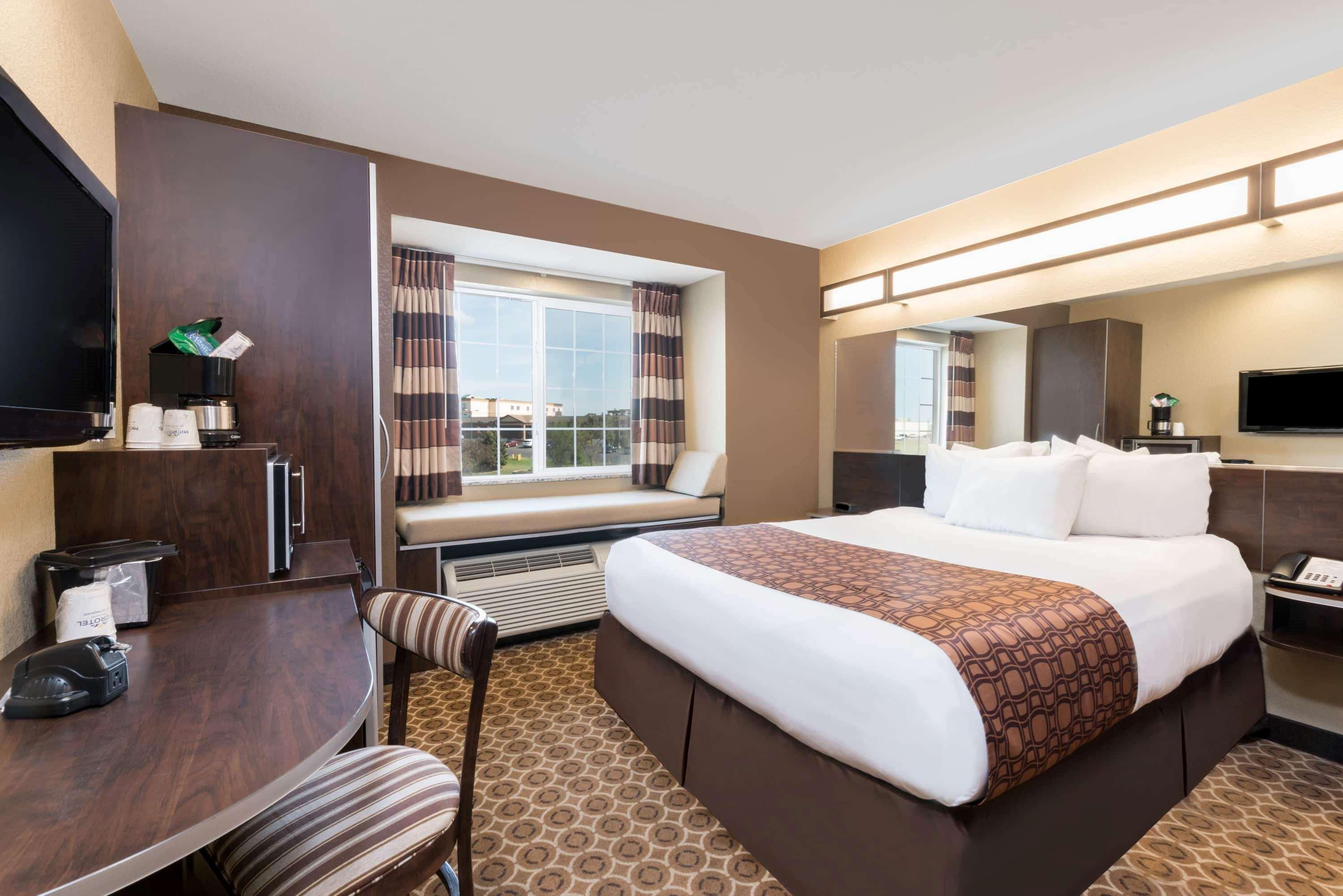 Microtel Inn & Suites By Wyndham Дикинсон Экстерьер фото